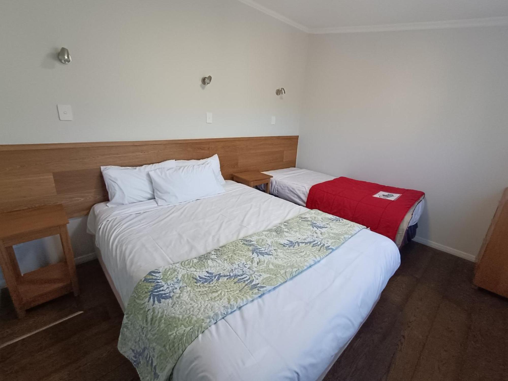 דנידין Bayfield Motel And Apartment מראה חיצוני תמונה